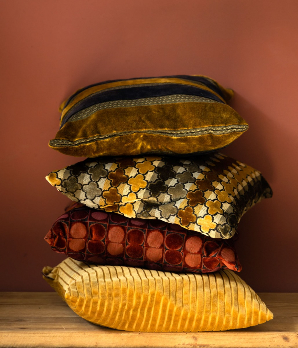 pillow scott yellow/grey main product photo no-optimization
