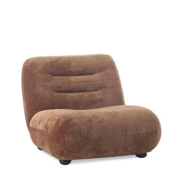 Wyatt lounge chair Front Side